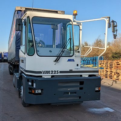 Yard shunter tractor unit
